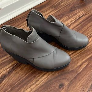 Eileen fisher gray leather cosmo booties